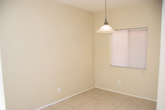 Foto del edificio - NORTH - 2 STORY HOME - 89081