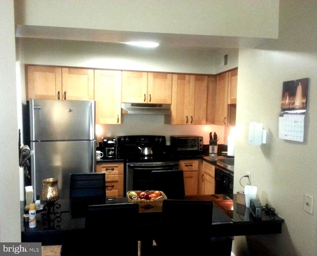 Building Photo - 5802 Royal Ridge Dr