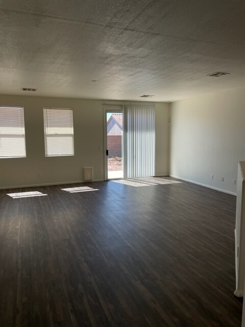 Foto del edificio - 453 Groft Way