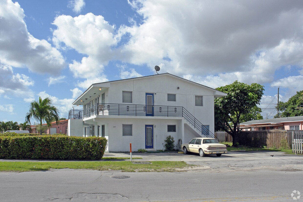 Building Photo - 3000 NW 20th St