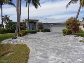 Building Photo - 2127 SW 52nd Ln
