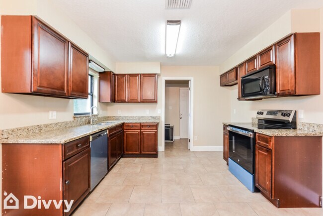 Building Photo - 724 Cornelia Ct