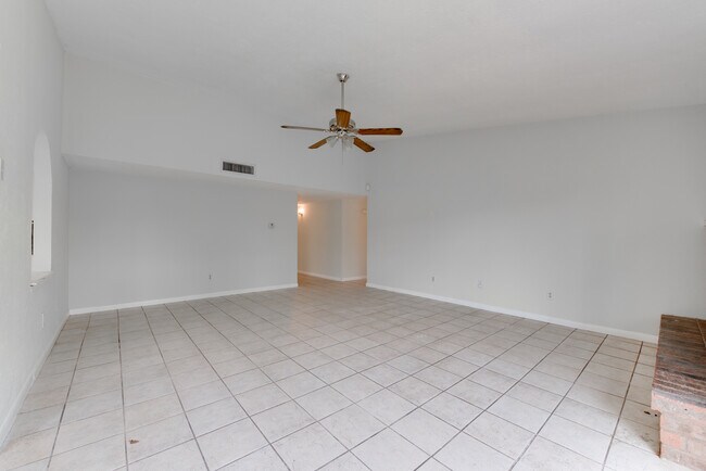 Foto del edificio - 15702 Mendocino Dr