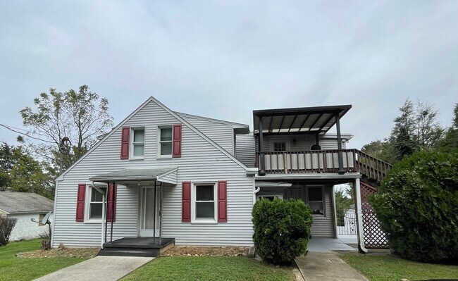 Building Photo - 3630 Colebrook Rd