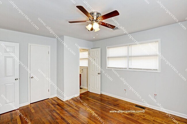 Foto del edificio - 505 Mastin Lk Rd NW