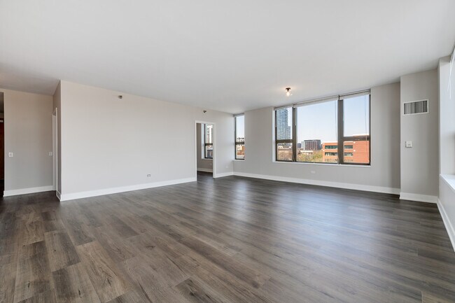 Building Photo - 501 N Clinton St