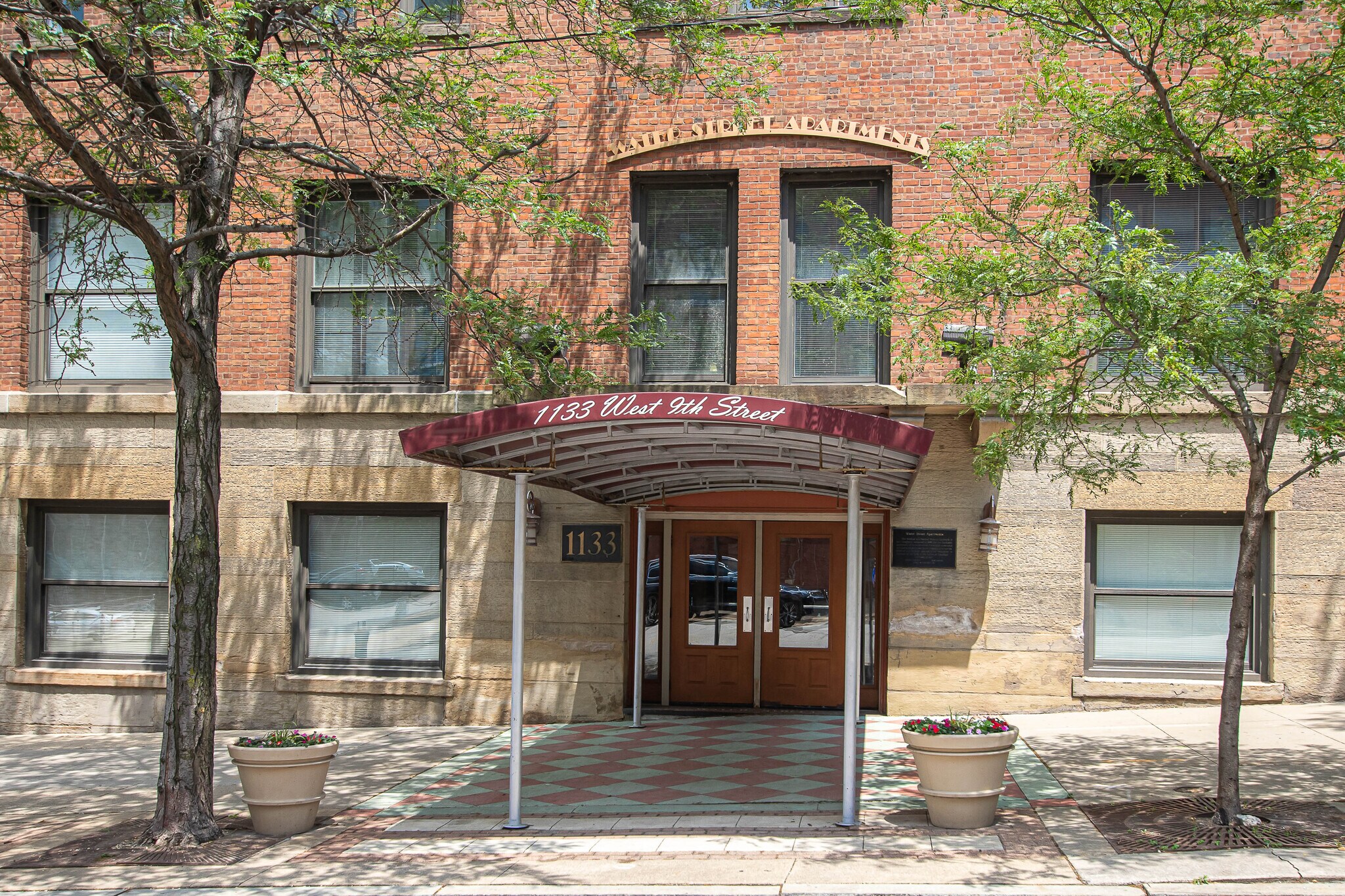 1133 W 9th St Cleveland, OH 44113 – photo 2