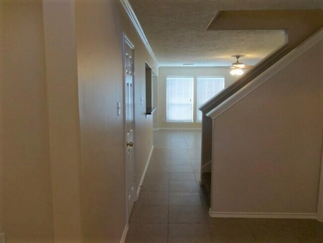 Building Photo - 4118 Seminole Dr