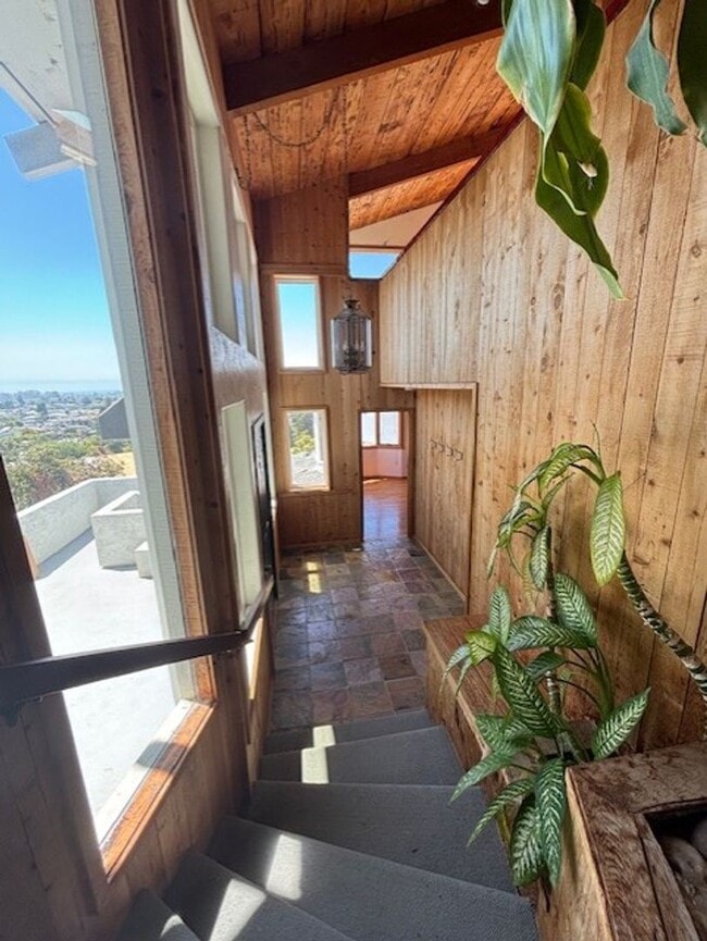 Building Photo - Stunning Hilltop Retreat with Panoramic Oc...