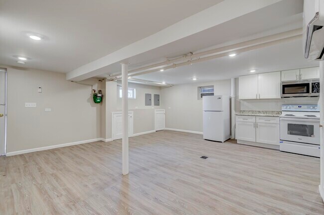 Building Photo - 85 Woodlawn Ave