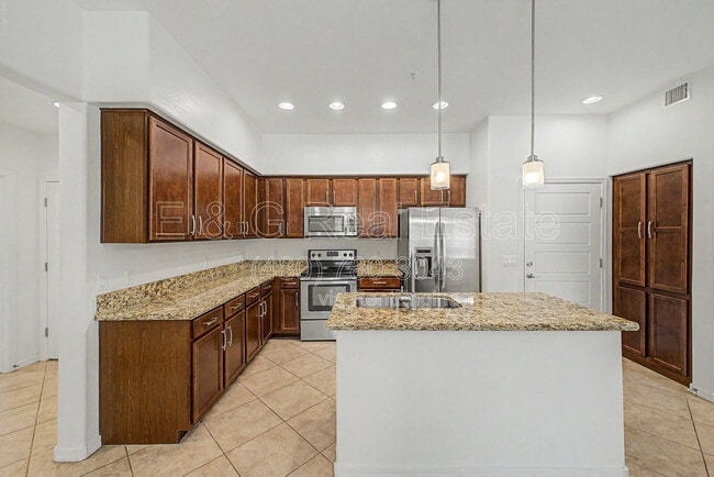 Building Photo - 5550 N 16th St