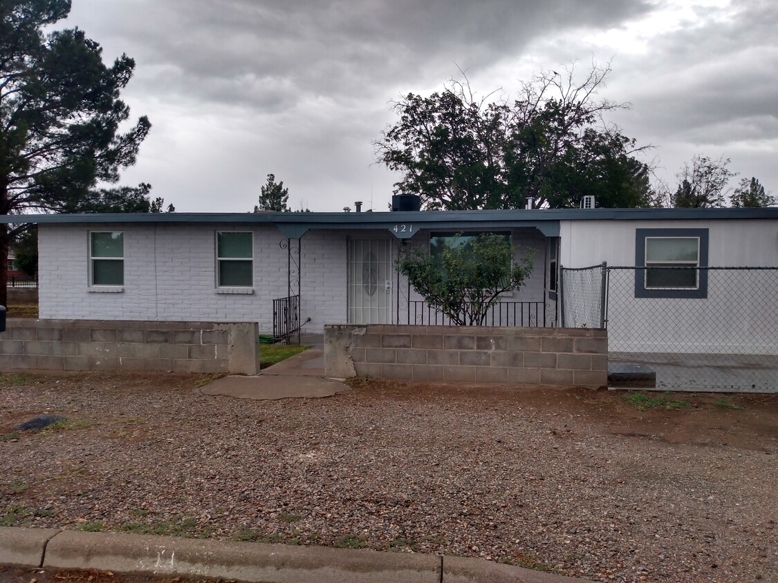 Primary Photo - 421 W Mesquite St