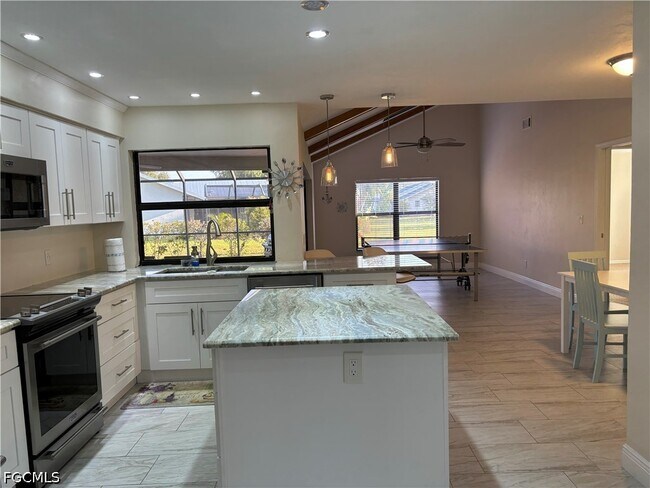 Foto del edificio - 5740 Sandpiper Pl