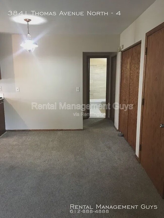 Building Photo - 3841 N Thomas Ave