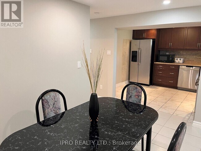 Building Photo - 247 HULLMER Dr