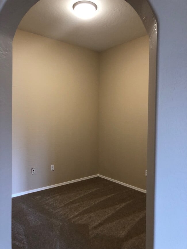 Building Photo - 14575 W Mountain View Blvd