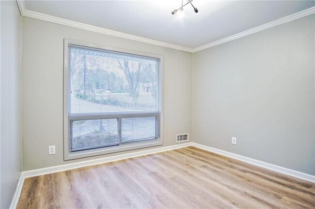 Building Photo - 3888 Viking Ct NW
