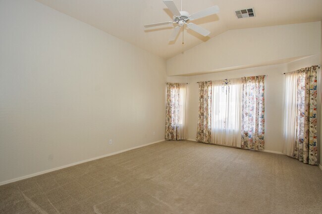 Primary bedroom - 4746 E Woburn Ln