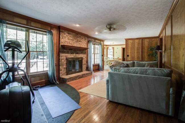 Building Photo - 3585 Mount Vernon Ct
