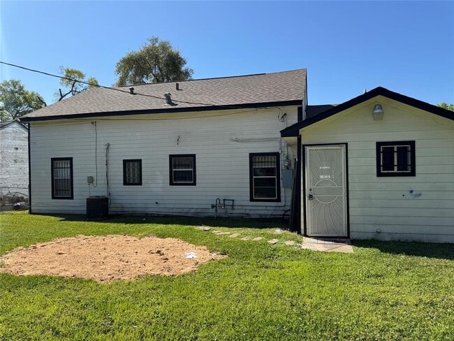 Building Photo - 3811 Florinda St