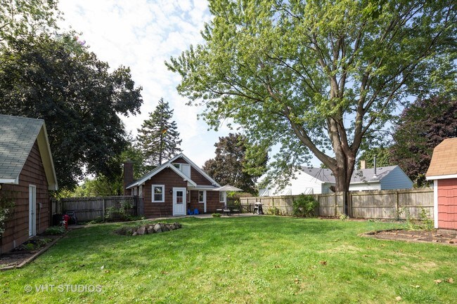 Building Photo - 205 N Seymour Ave