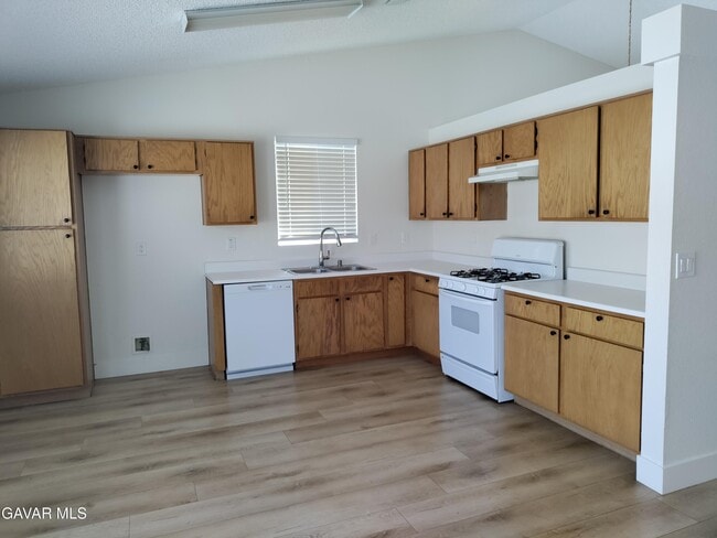Building Photo - 3708 Fernwood St
