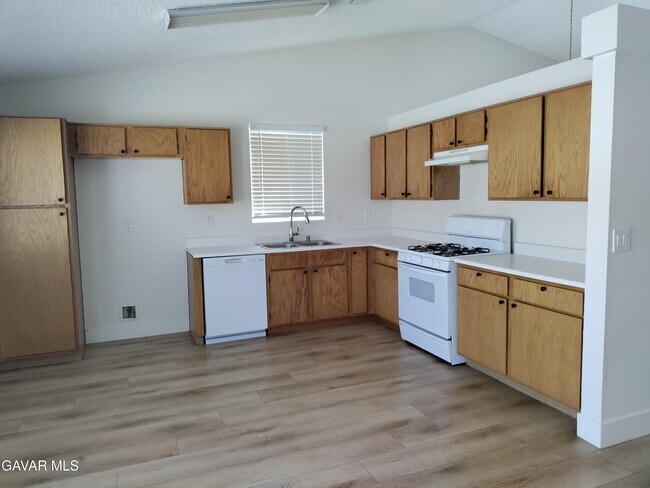Foto del edificio - 3708 Fernwood St