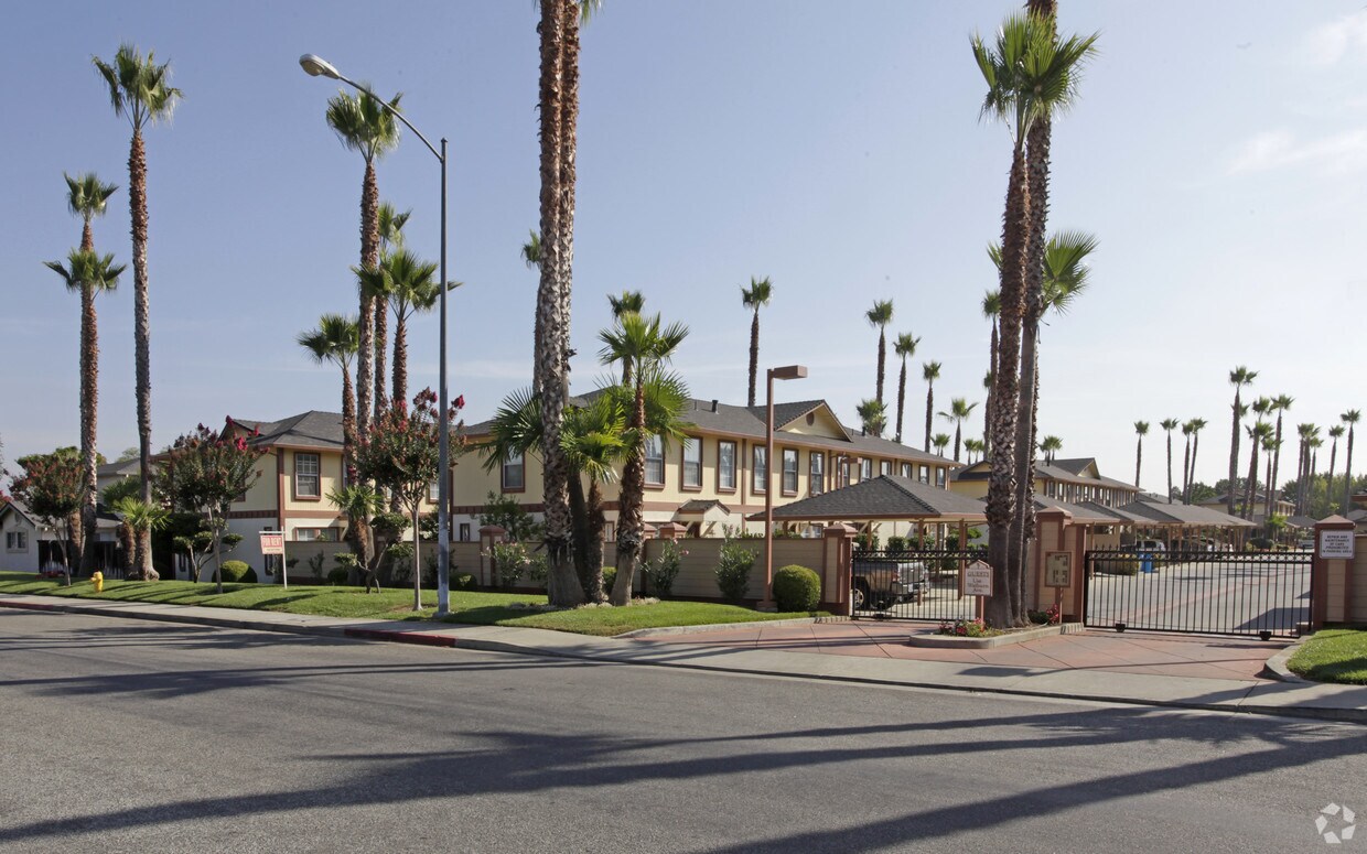 Primary Photo - Crestwood Apartments