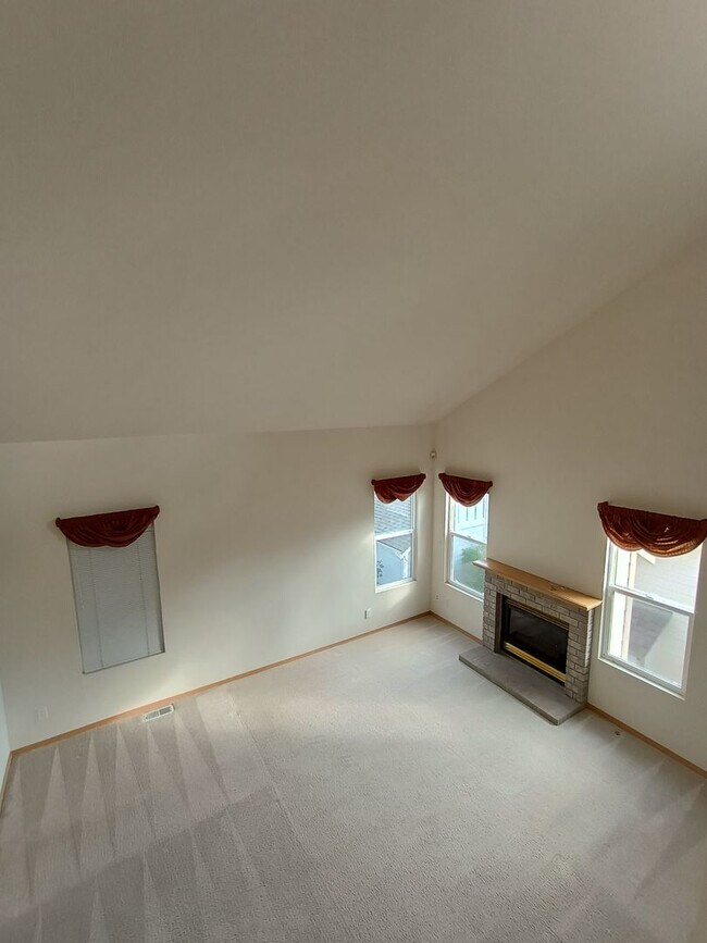 Foto del edificio - Silverdale Townhome In Beautiful Summerwin...