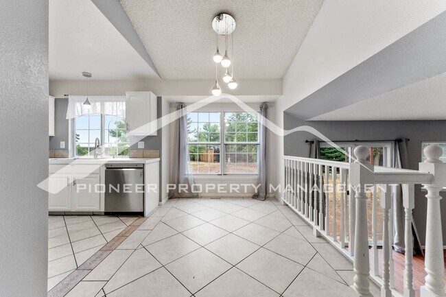 Foto del edificio - 8550 Van Gordon Ct