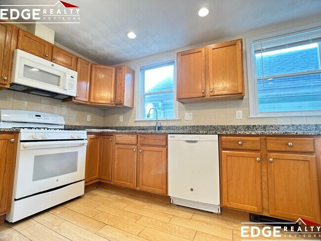 Building Photo - 1092-1098 Cambridge St. Unit 1094