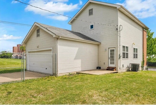Building Photo - 3825 Windsor Pl