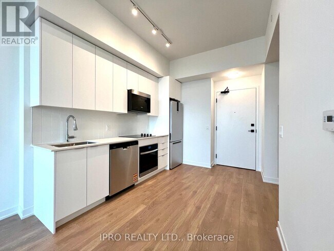 Photo du bâtiment - 498-2498 Caldari Rd