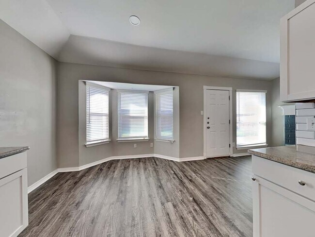 Foto del edificio - 1043 Springhill Dr