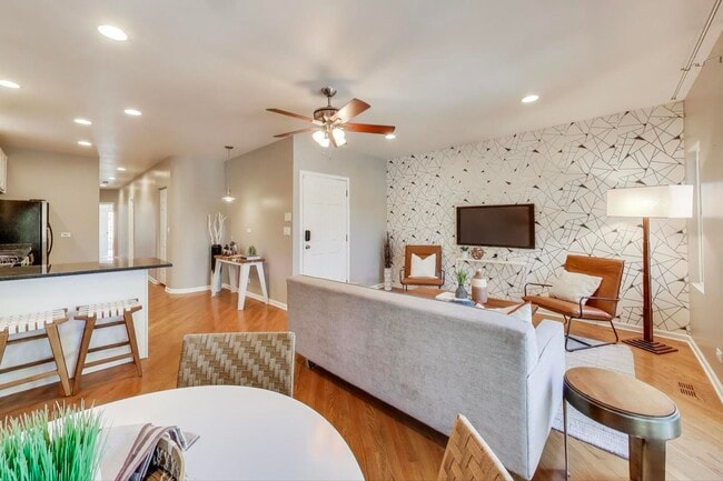 Foto del edificio - 2733 W Potomac Ave