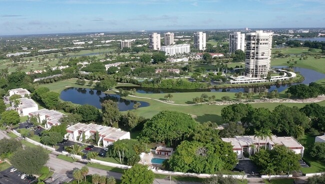 Foto del edificio - 1739 Embassy Dr