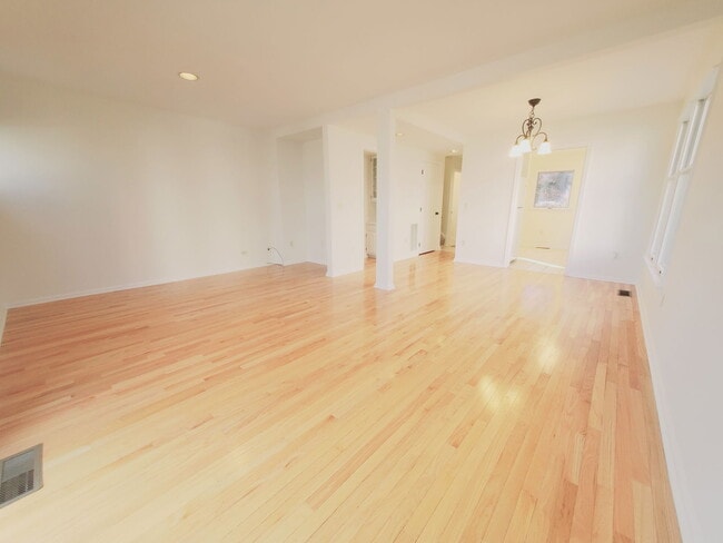 Building Photo - 57 Whitmore Ln