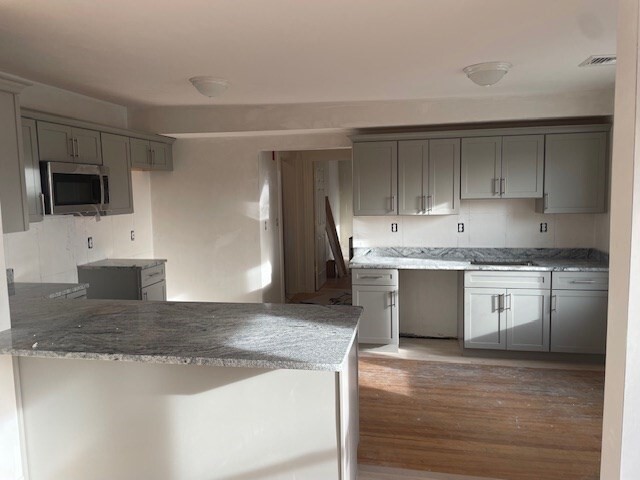 Building Photo - 154 Lovell St