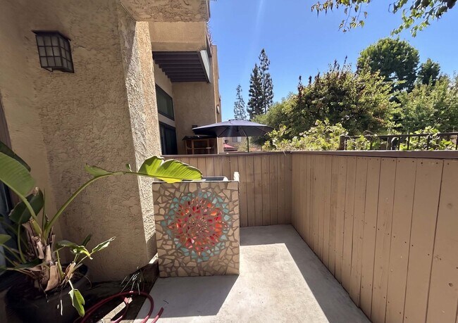 Foto del edificio - 10051 Topanga Canyon Blvd
