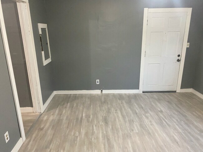 Foto del edificio - 1848 N Poplar St