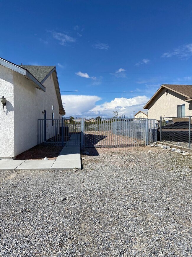 Foto del edificio - 2690 Dapple St