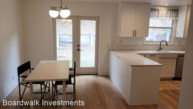 Building Photo - 2 br, 1 bath House - 559 MACARTHUR DR.
