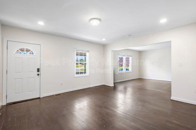 Building Photo - 819 Kinney St