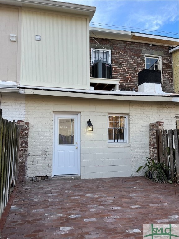 Primary Photo - 242 Price St