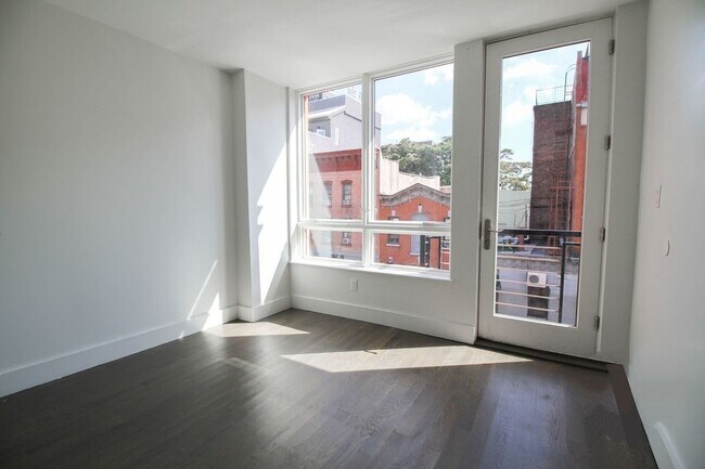 Building Photo - 155 Meserole St