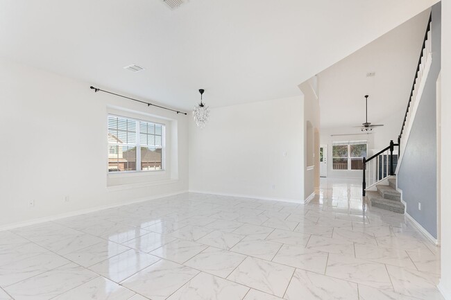 Building Photo - 4 br, 2.5 bath House - 851 Maltese Garden