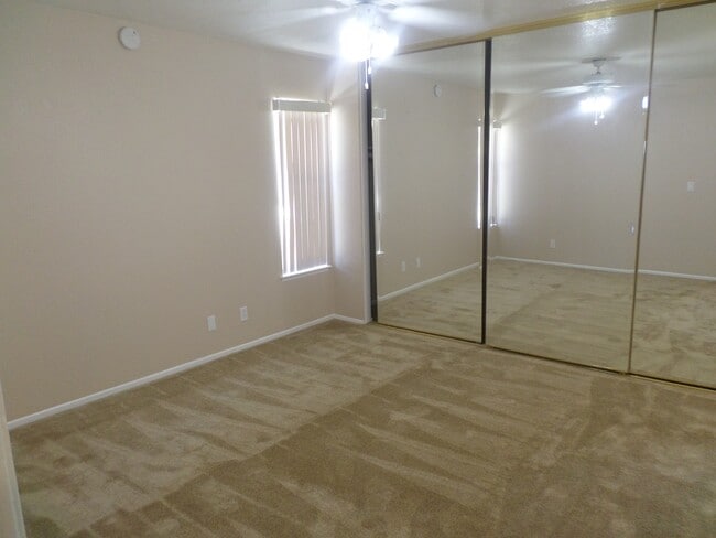 Building Photo - Quaint 4 bedroom 2 bath home in Anaheim! N...