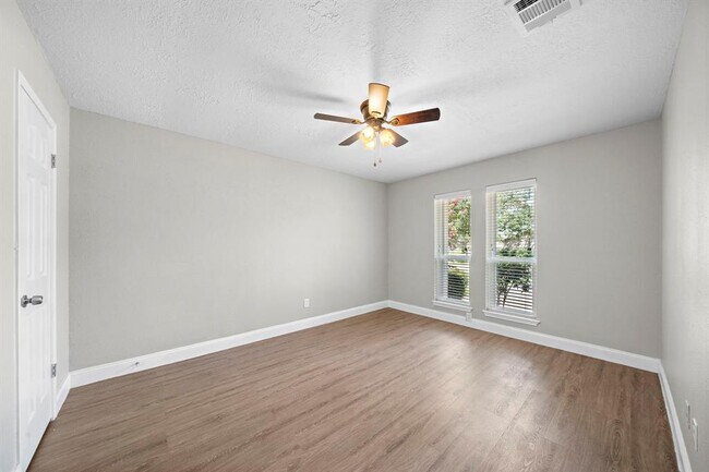 Building Photo - 2811 Colony Dr