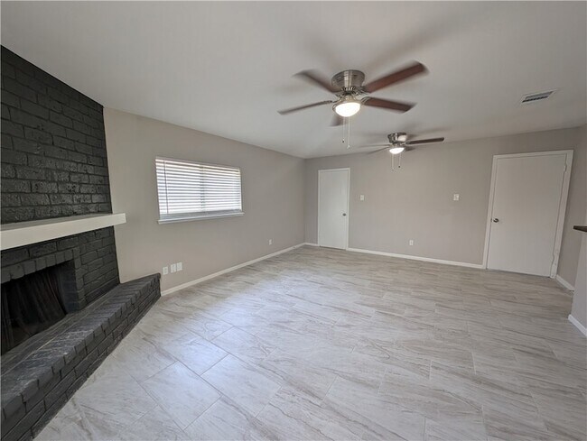 Foto del edificio - 6613 Rhine Dr