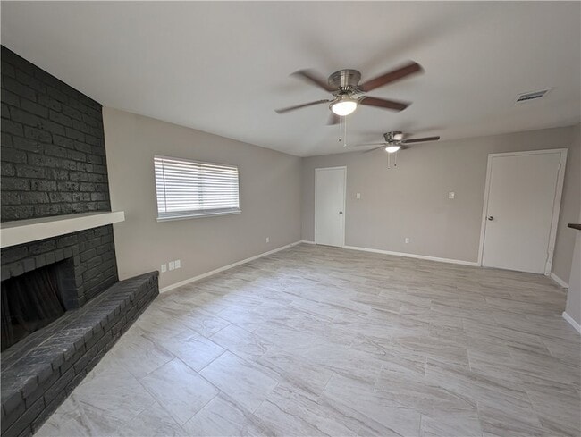 Building Photo - 6613 Rhine Dr